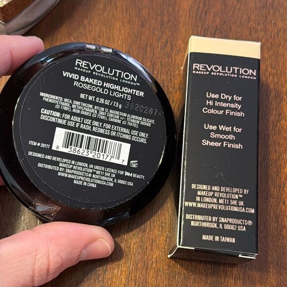 Revolution Ultra Glow Highlighter + Vivid + Stick + Jelly Pinks Tan - Picture 5 of 8